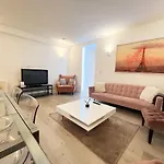 Hyde Park Luxury Apartment